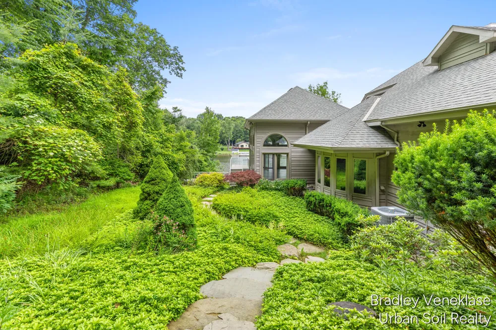 7635 Sandy Hollow Drive SE Alto, MI 49302