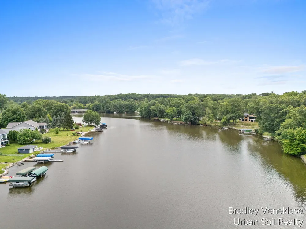 7635 Sandy Hollow Drive SE Alto, MI 49302