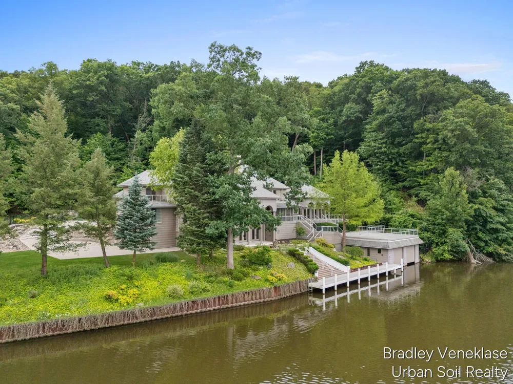 7635 Sandy Hollow Drive SE Alto, MI 49302