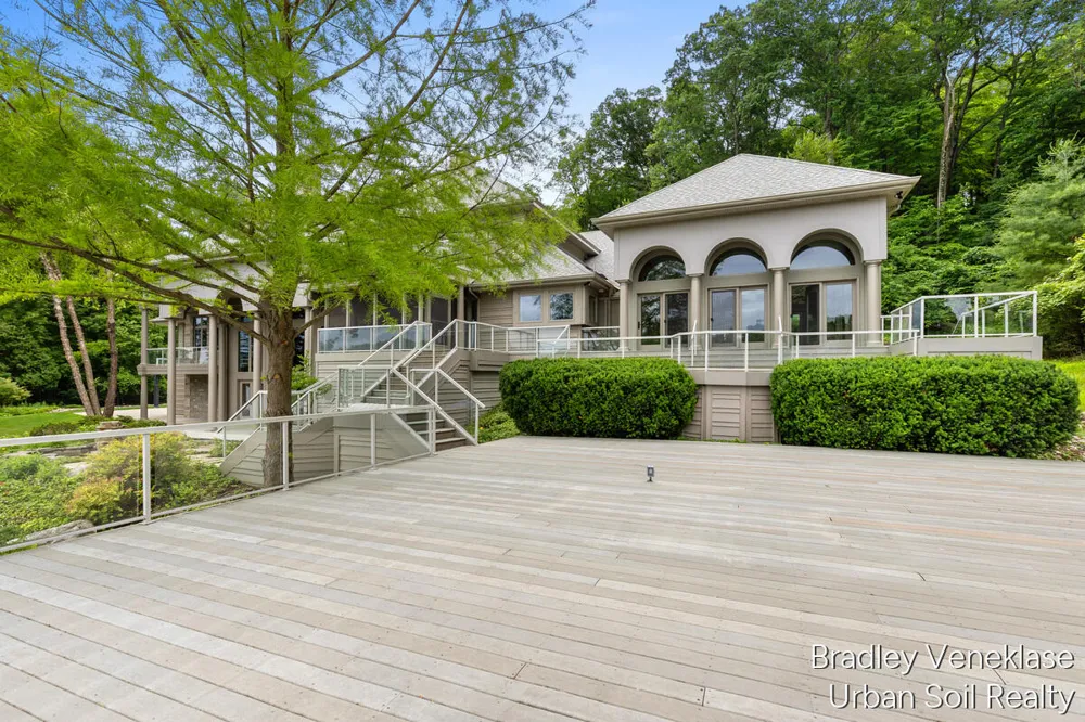 7635 Sandy Hollow Drive SE Alto, MI 49302