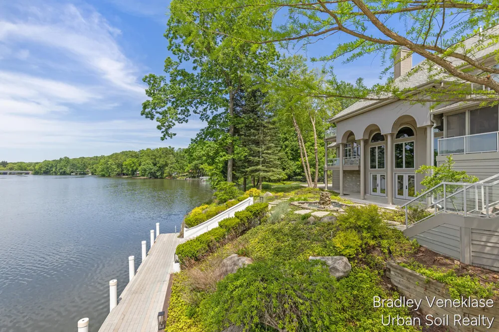 7635 Sandy Hollow Drive SE Cascade Charter Township, MI 49302