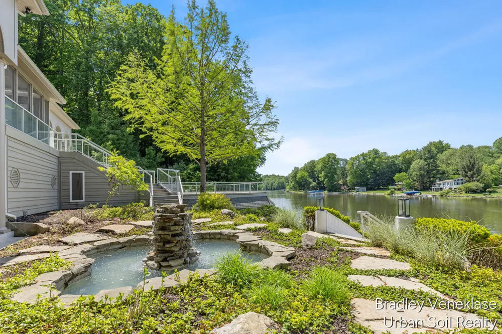 7635 Sandy Hollow Drive SE Cascade Charter Township, MI 49302