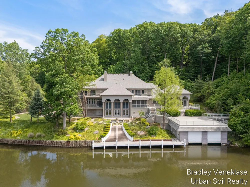 7635 Sandy Hollow Drive SE Cascade Charter Township, MI 49302