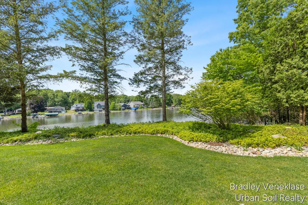 7635 Sandy Hollow Drive SE Cascade Charter Township, MI 49302