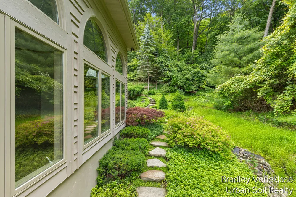 7635 Sandy Hollow Drive SE Cascade Charter Township, MI 49302