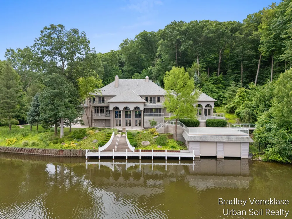 7635 Sandy Hollow Drive SE Cascade Charter Township, MI 49302