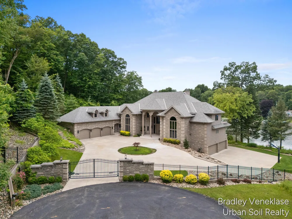 7635 Sandy Hollow Drive SE Cascade Charter Township, MI 49302