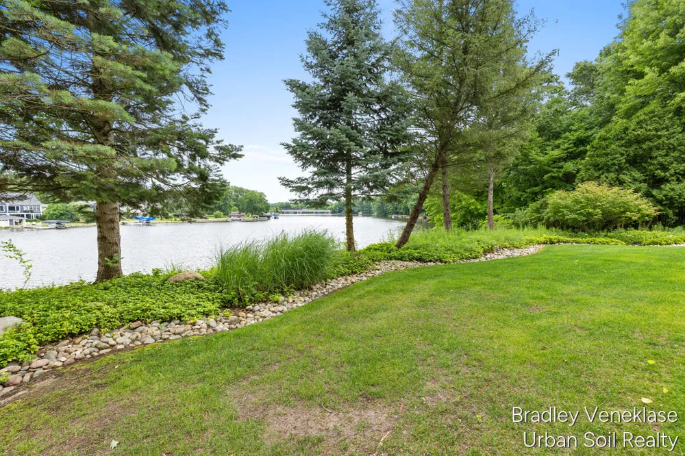 7635 Sandy Hollow Drive SE Cascade Charter Township, MI 49302