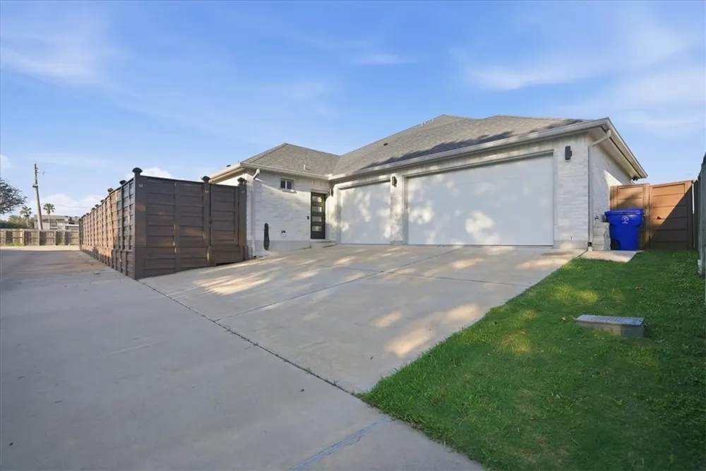 6901 Sir Lancelot Street Corpus Christi, TX 78413