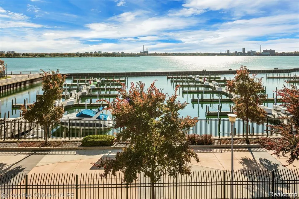 3320 Spinnaker Lane #3A Detroit City, MI 48207