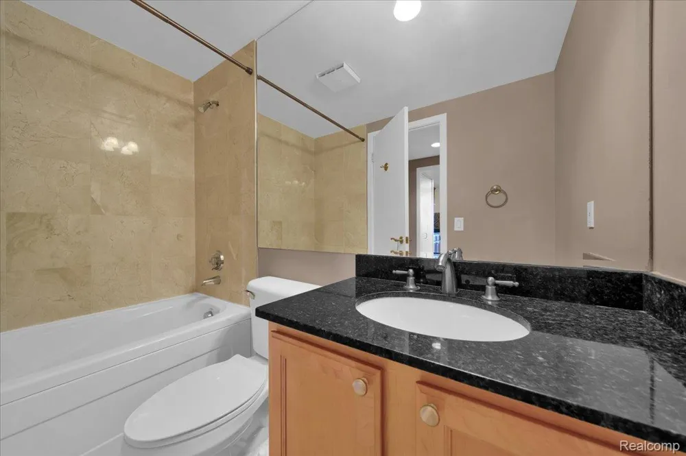 3320 Spinnaker Lane #3A Detroit City, MI 48207