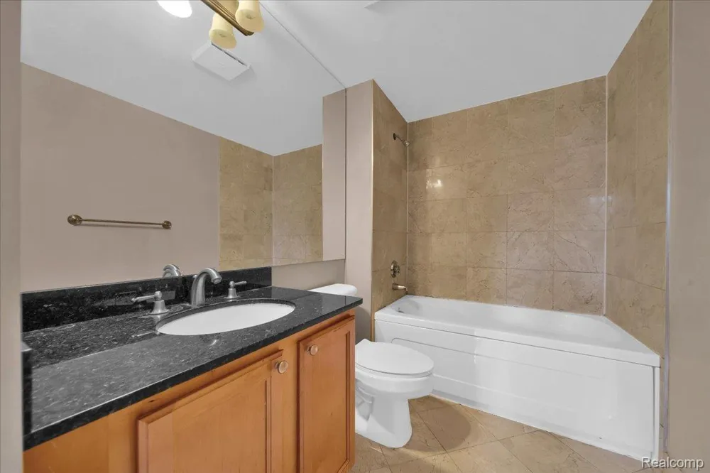 3320 Spinnaker Lane #3A Detroit City, MI 48207