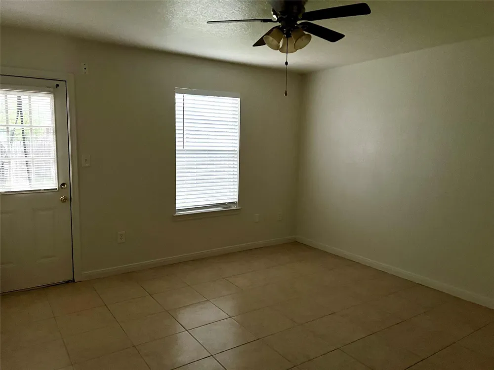4725 10th Street Bacliff, TX 77518