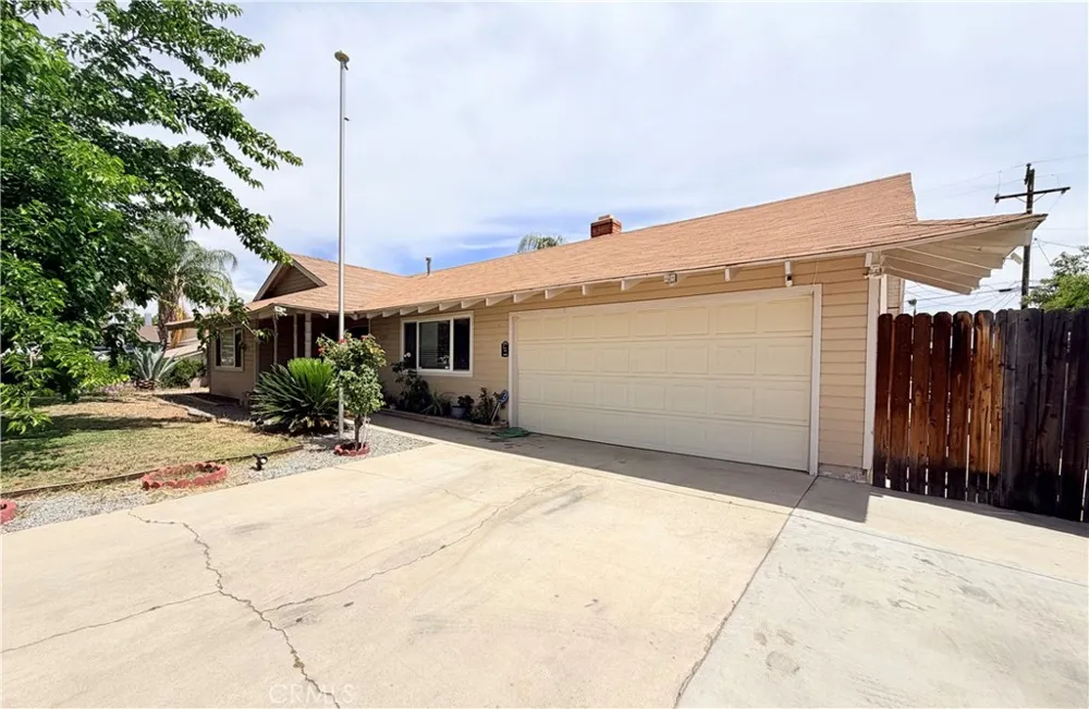 41931 Thornton Avenue Hemet, CA 92544