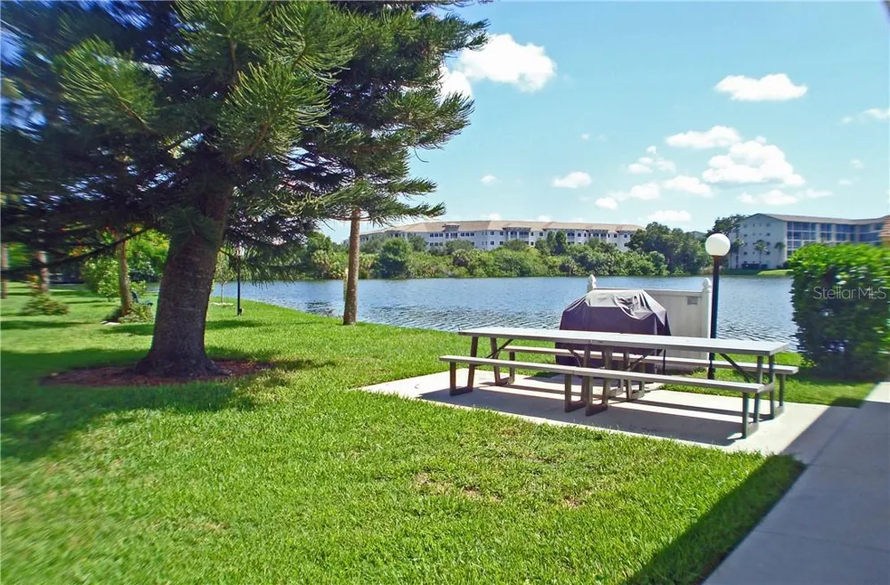 3668 LAKE BAYSHORE DRIVE #K-325 Bradenton, FL 34205