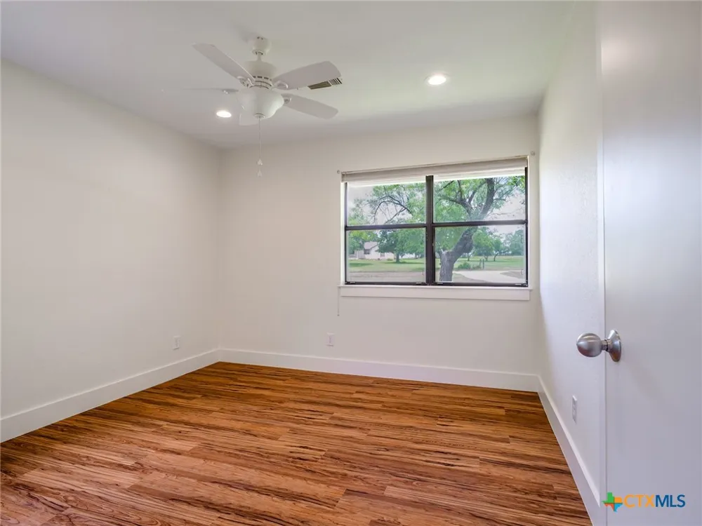 109 Sundown Trail Marble Falls, TX 78654