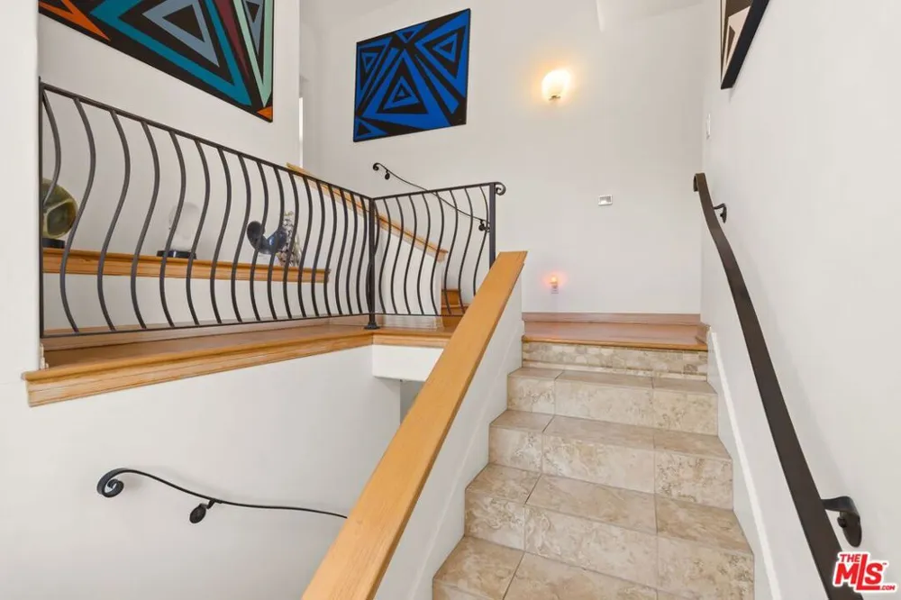 6435 Zumirez Drive #21 Malibu, CA 90265