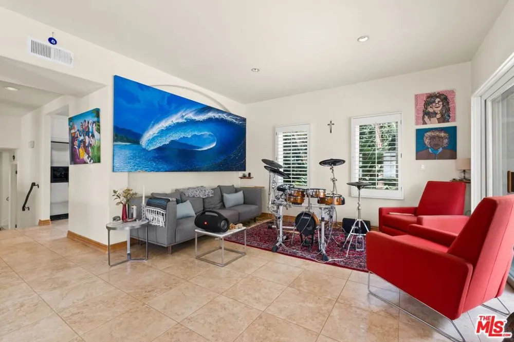 6435 Zumirez Drive #21 Malibu, CA 90265