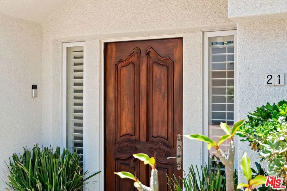 6435 Zumirez Drive #21 Malibu, CA 90265
