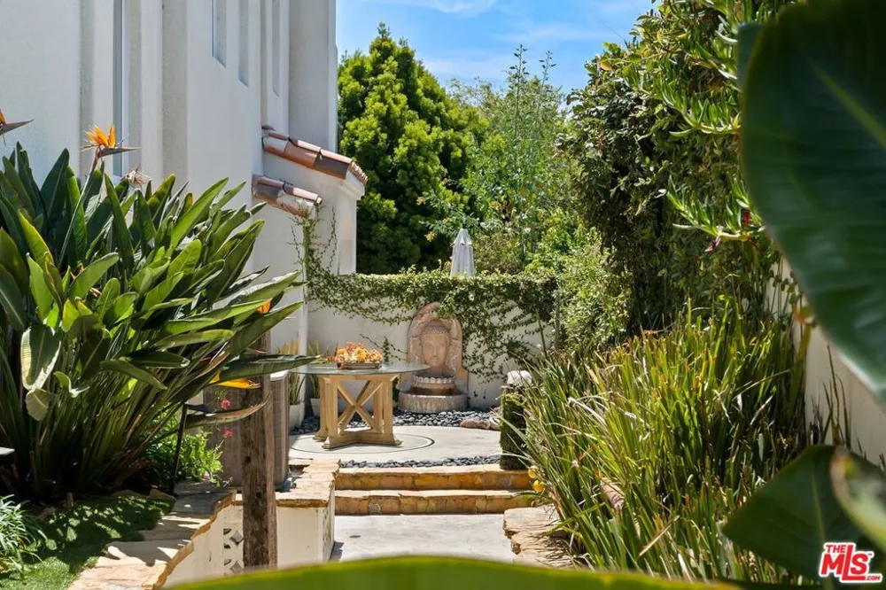 6435 Zumirez Drive #21 Malibu, CA 90265