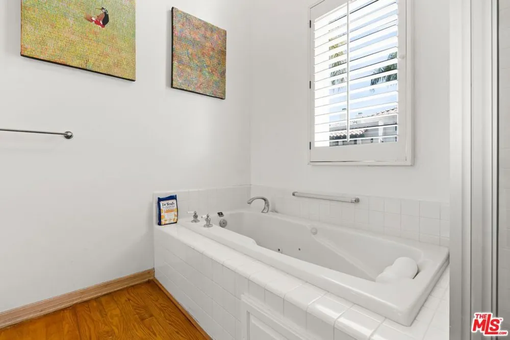 6435 Zumirez Drive #21 Malibu, CA 90265