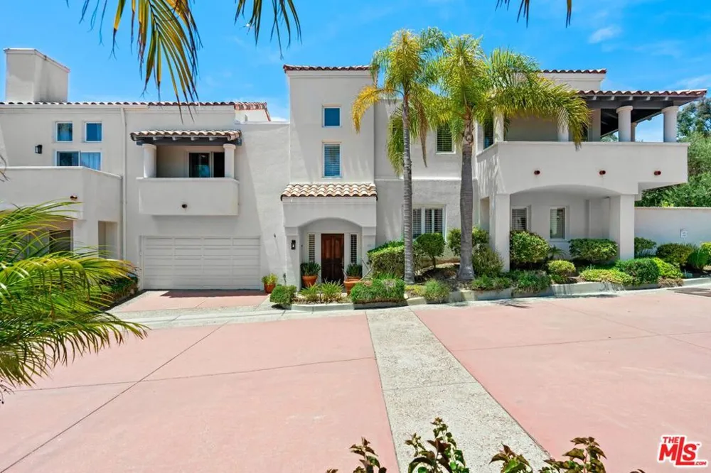 6435 Zumirez Drive #21 Malibu, CA 90265
