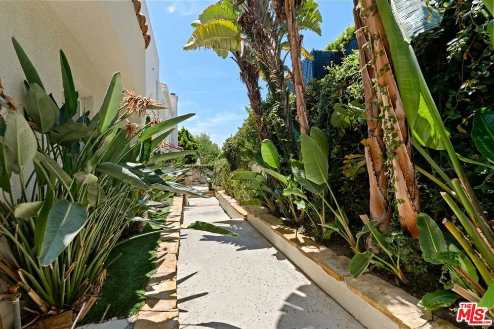 6435 Zumirez Drive #21 Malibu, CA 90265