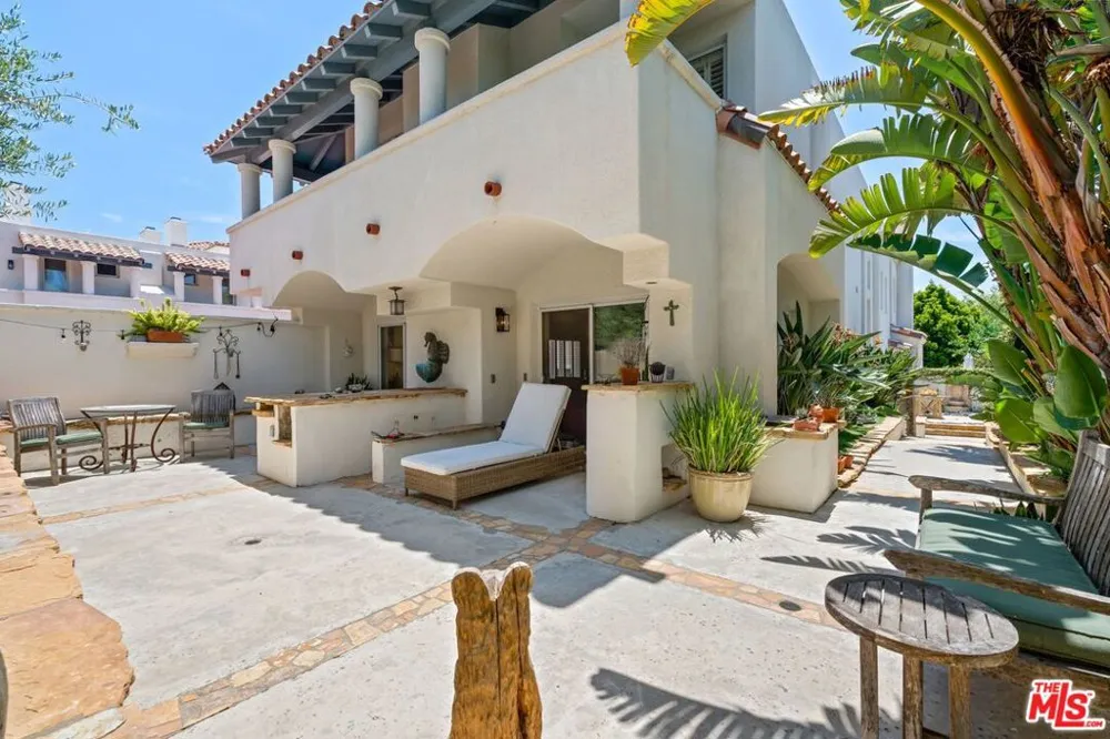 6435 Zumirez Drive #21 Malibu, CA 90265