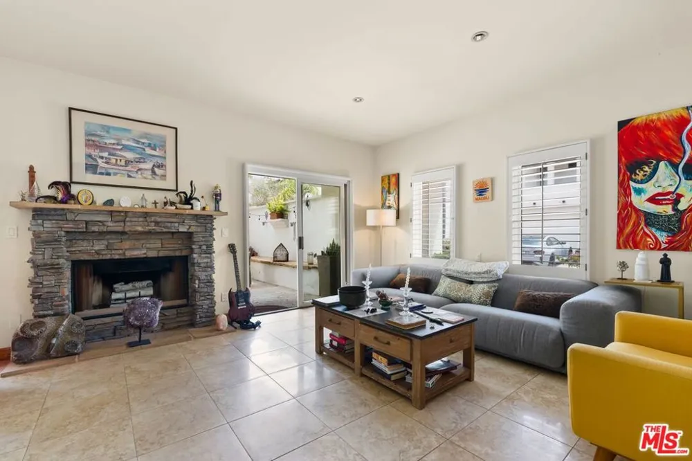 6435 Zumirez Drive #21 Malibu, CA 90265