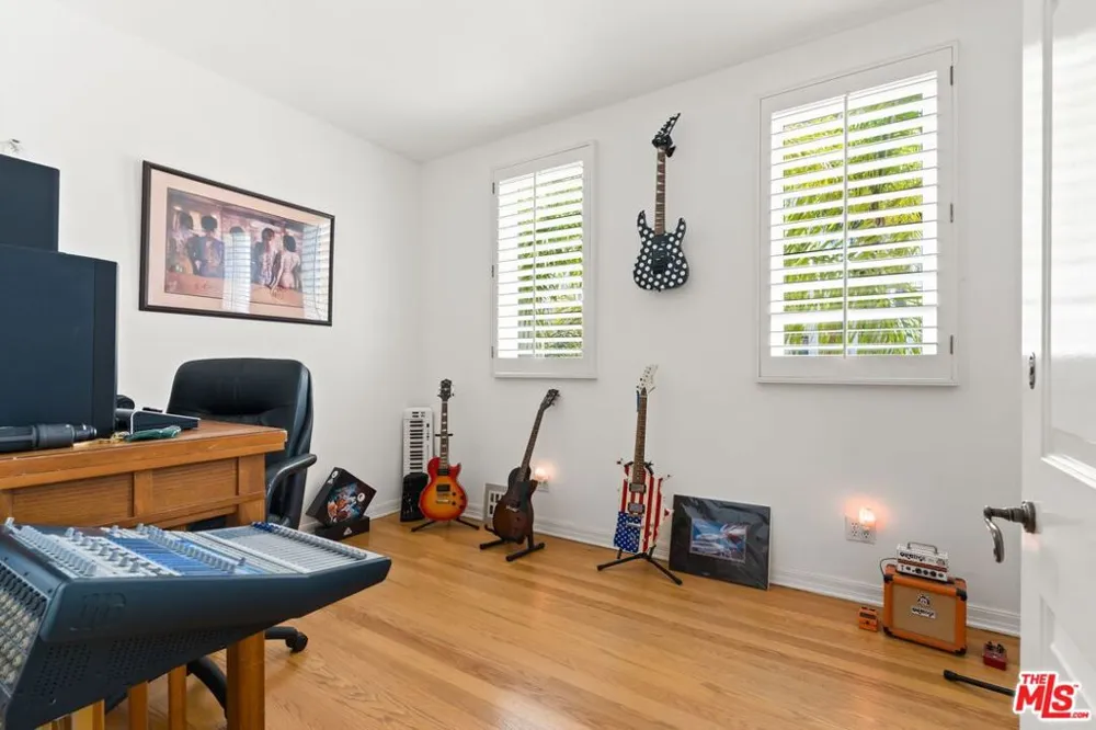 6435 Zumirez Drive #21 Malibu, CA 90265