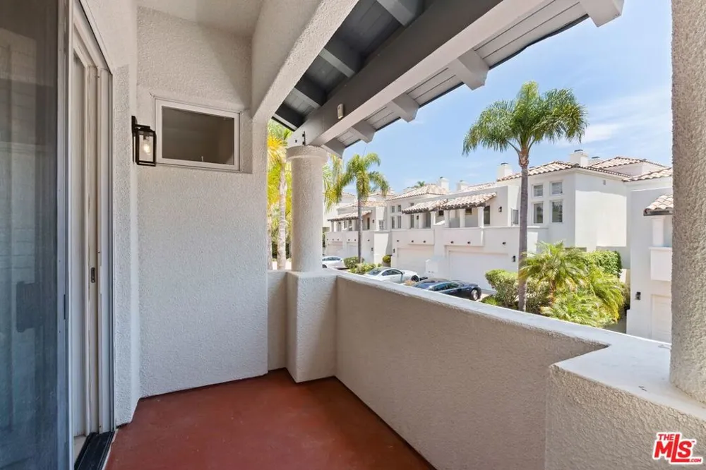 6435 Zumirez Drive #21 Malibu, CA 90265
