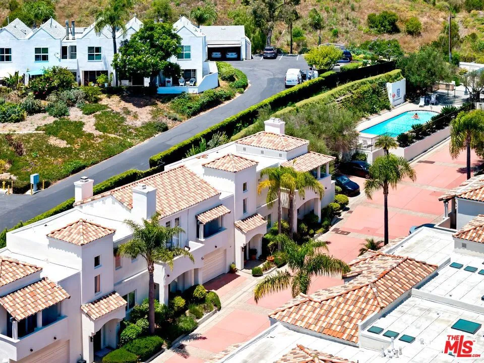 6435 Zumirez Drive #21 Malibu, CA 90265