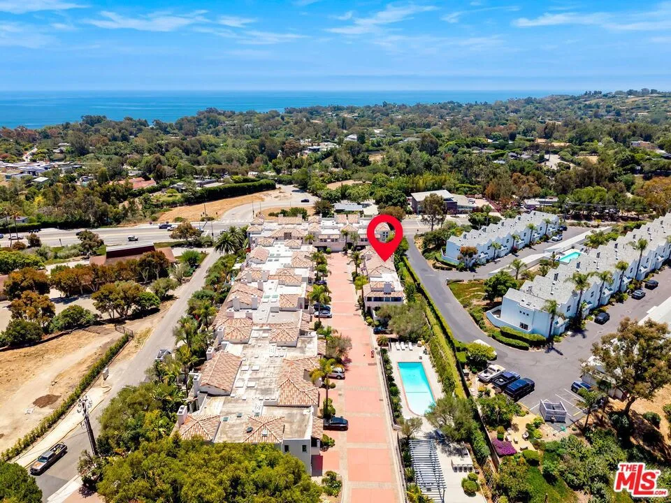 6435 Zumirez Drive #21 Malibu, CA 90265