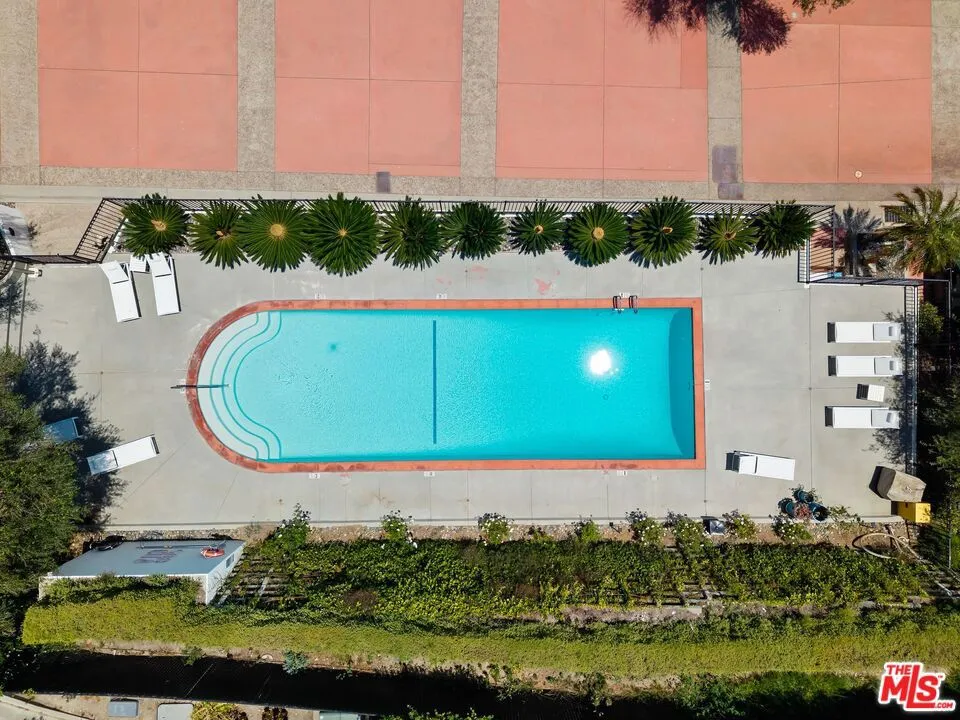 6435 Zumirez Drive #21 Malibu, CA 90265