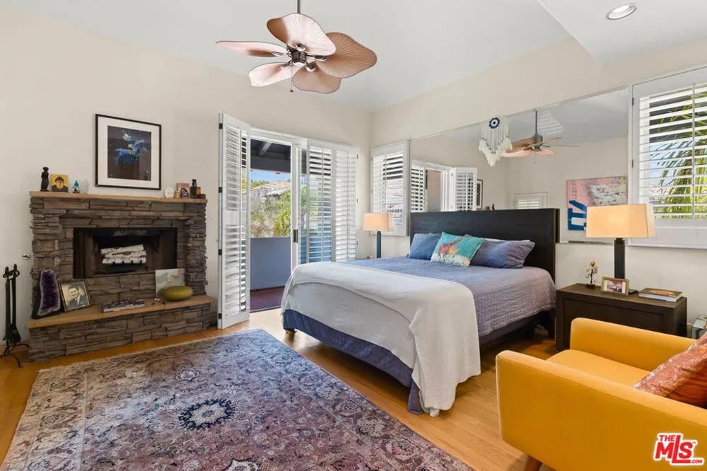 6435 Zumirez Drive #21 Malibu, CA 90265