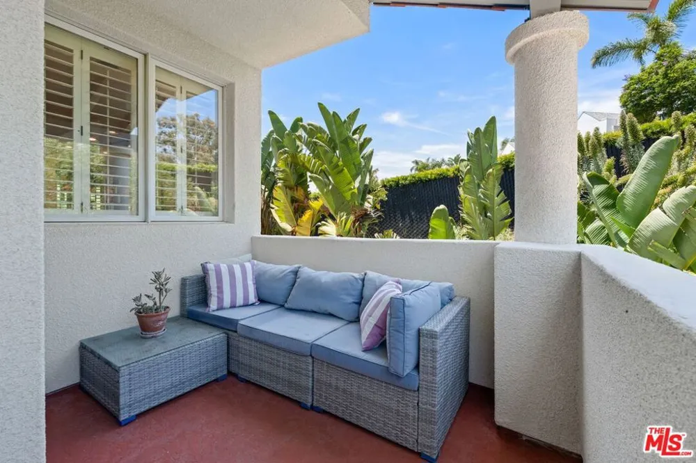6435 Zumirez Drive #21 Malibu, CA 90265