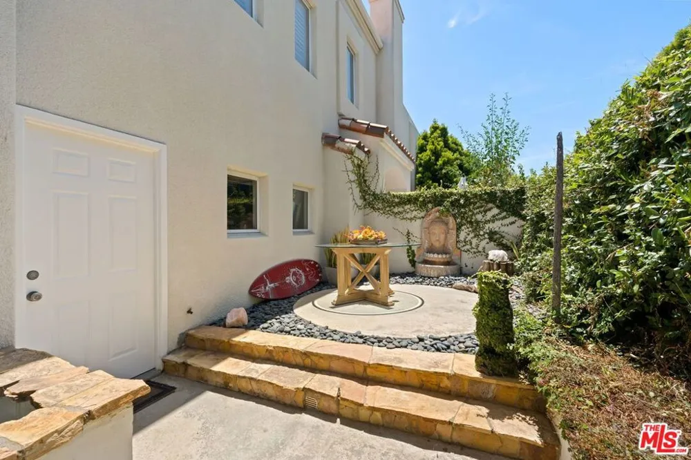 6435 Zumirez Drive #21 Malibu, CA 90265