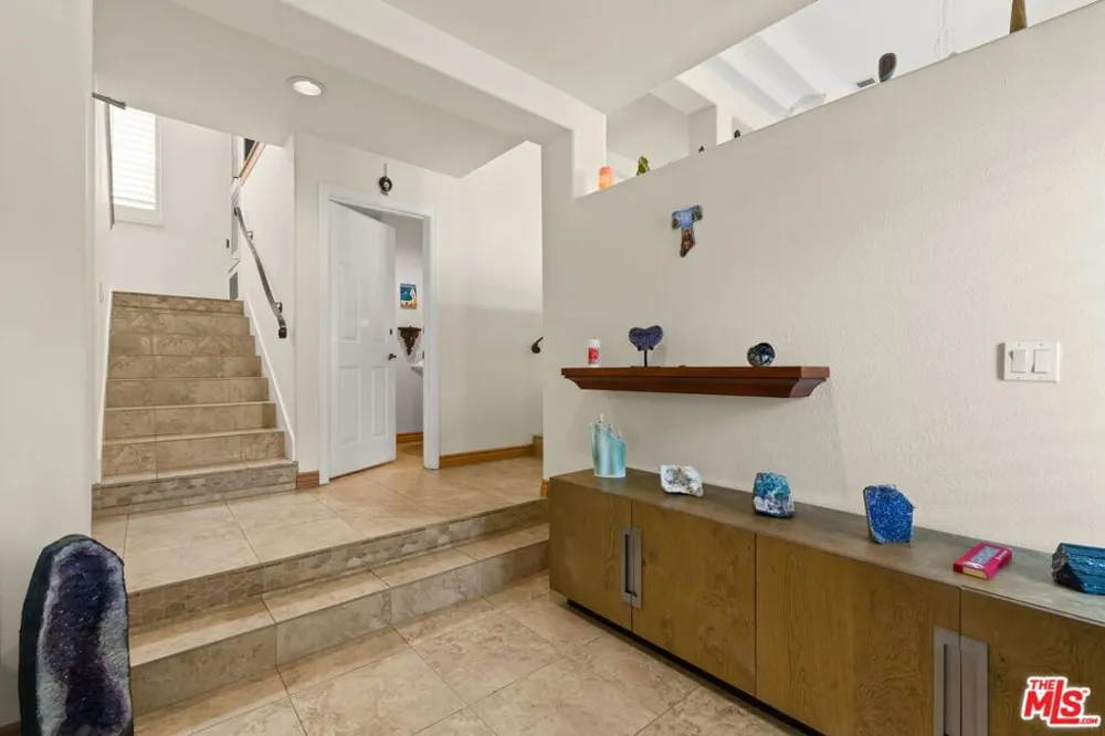 6435 Zumirez Drive #21 Malibu, CA 90265