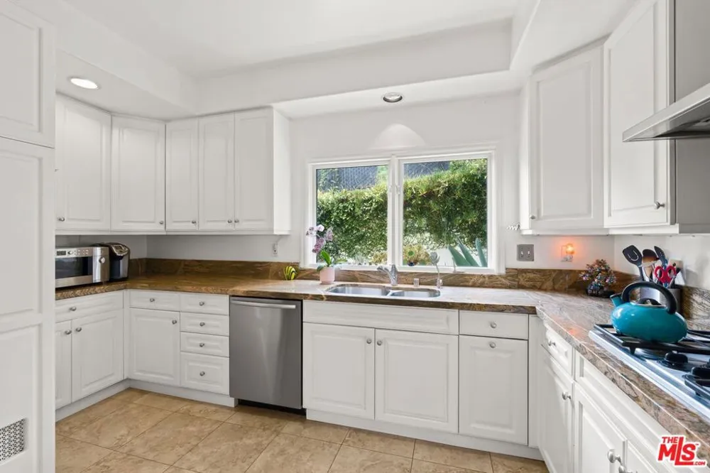 6435 Zumirez Drive #21 Malibu, CA 90265