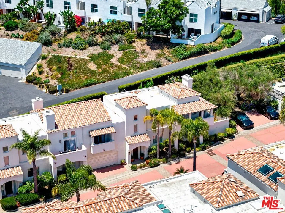 6435 Zumirez Drive #21 Malibu, CA 90265