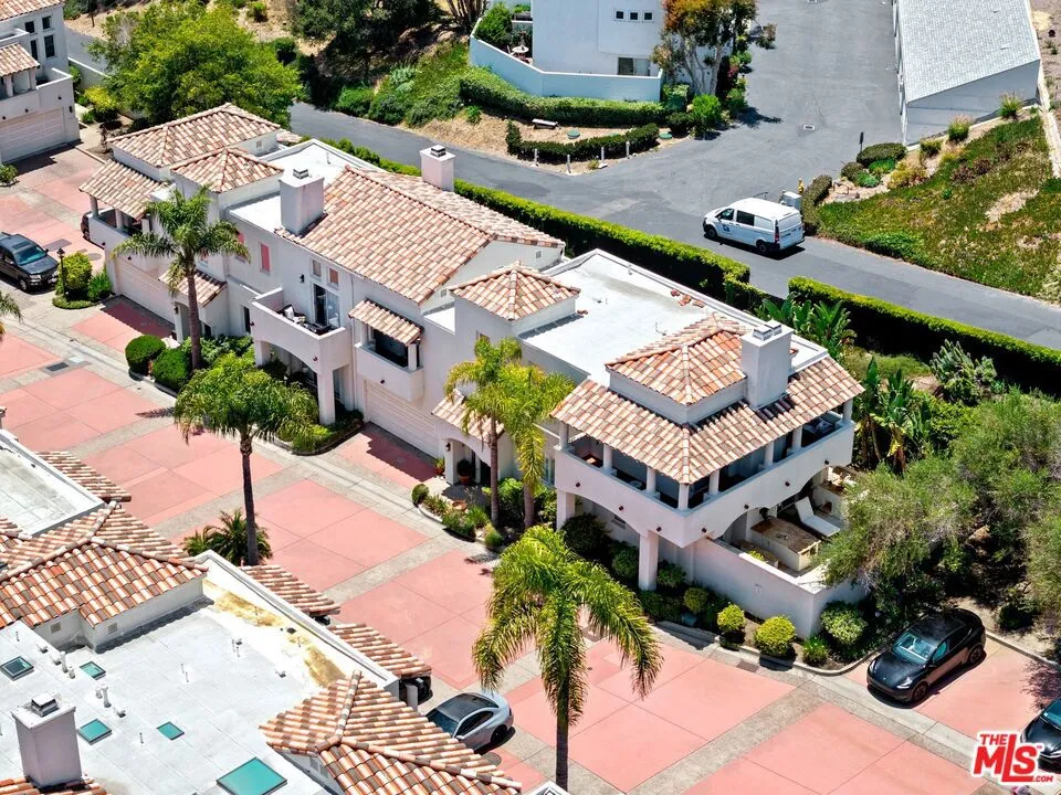 6435 Zumirez Drive #21 Malibu, CA 90265