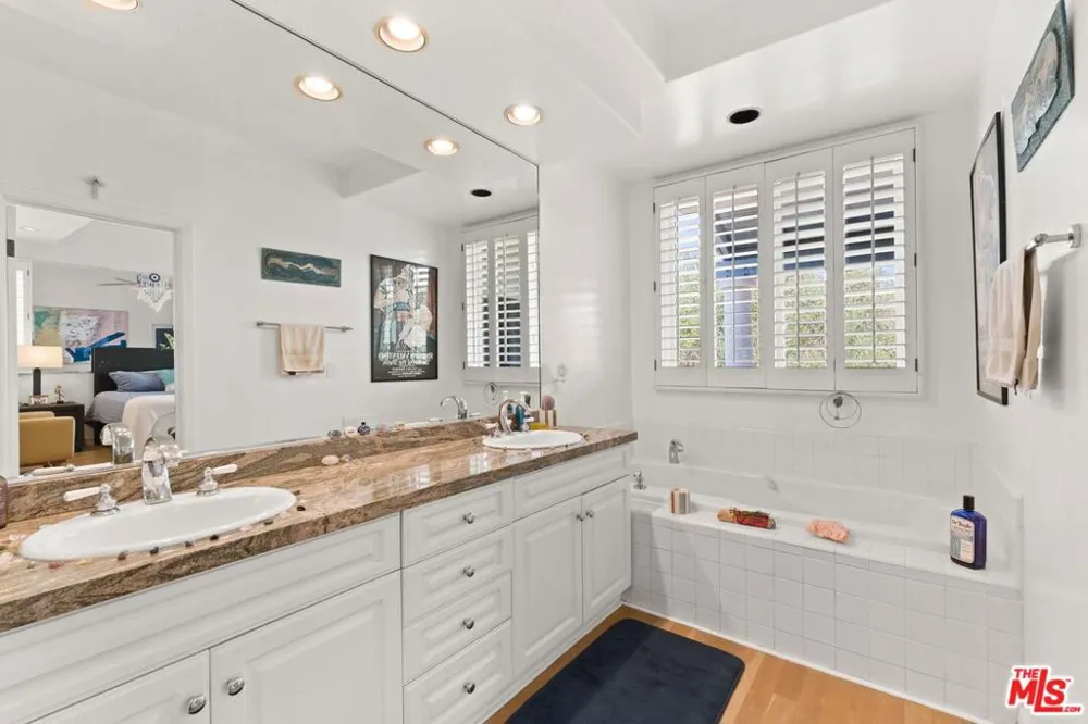 6435 Zumirez Drive #21 Malibu, CA 90265