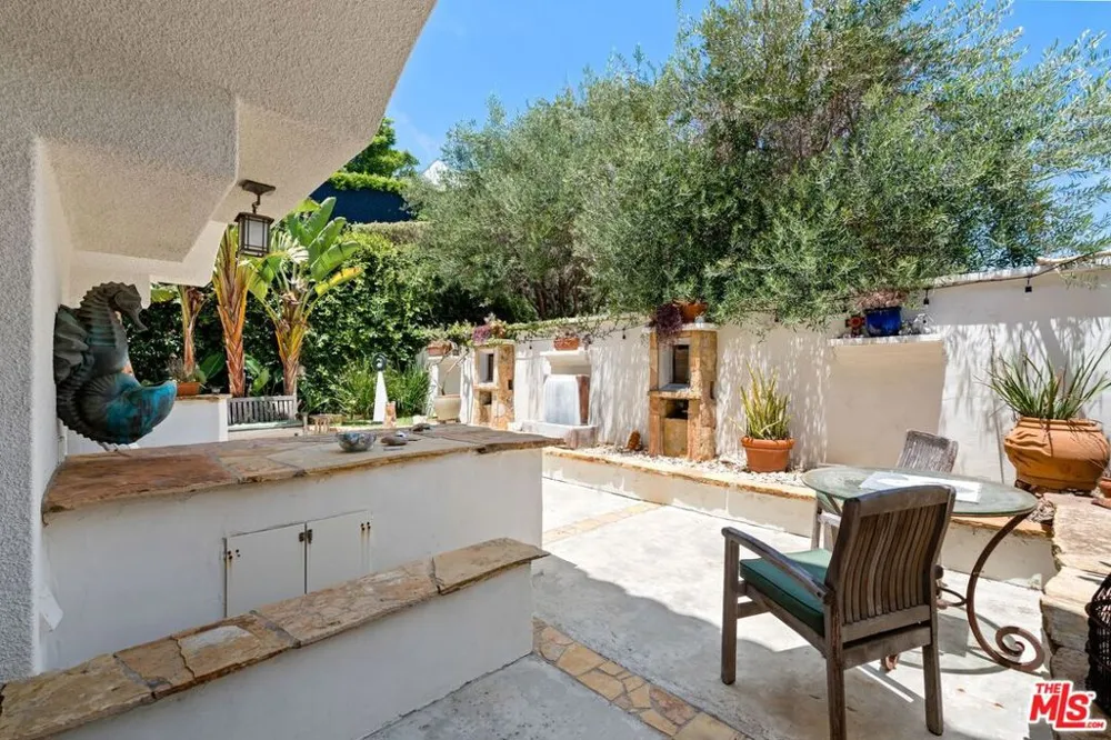 6435 Zumirez Drive #21 Malibu, CA 90265