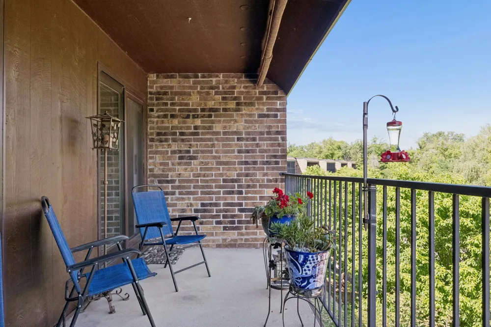 35 Nathan Lane #303 Plymouth, MN 55441