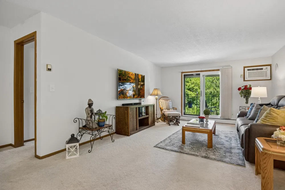 35 Nathan Lane #303 Plymouth, MN 55441
