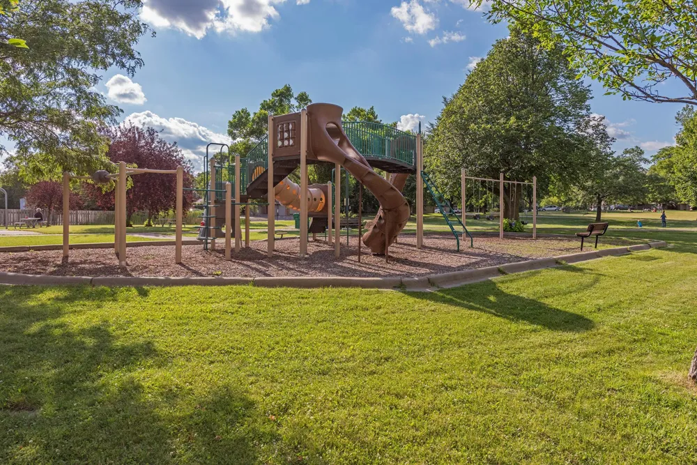 35 Nathan Lane #303 Plymouth, MN 55441