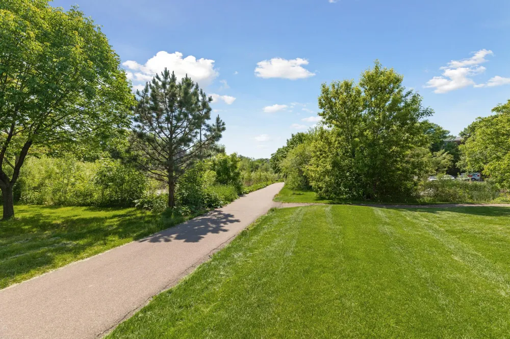 35 Nathan Lane #303 Plymouth, MN 55441