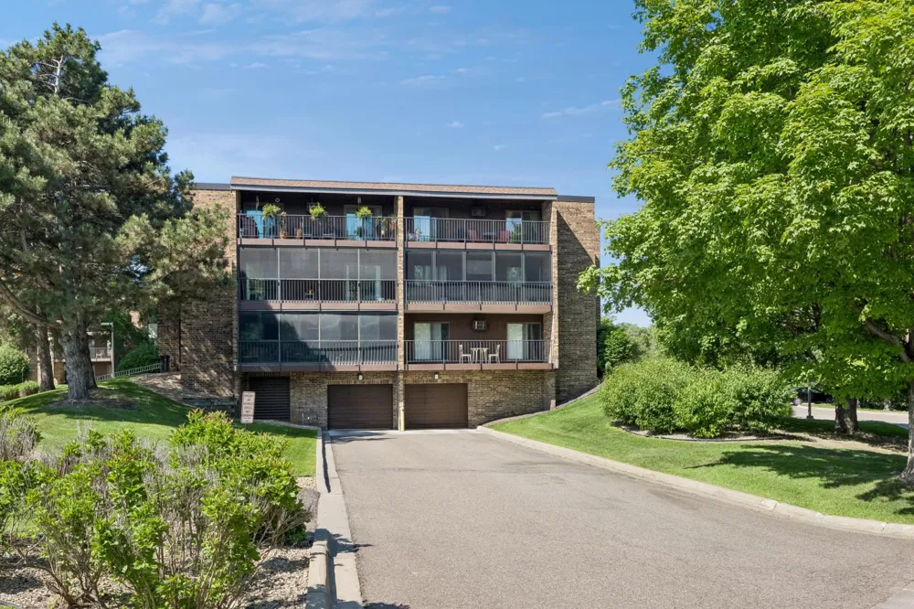 35 Nathan Lane #303 Plymouth, MN 55441