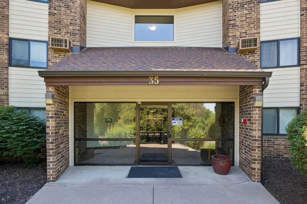 35 Nathan Lane #303 Plymouth, MN 55441
