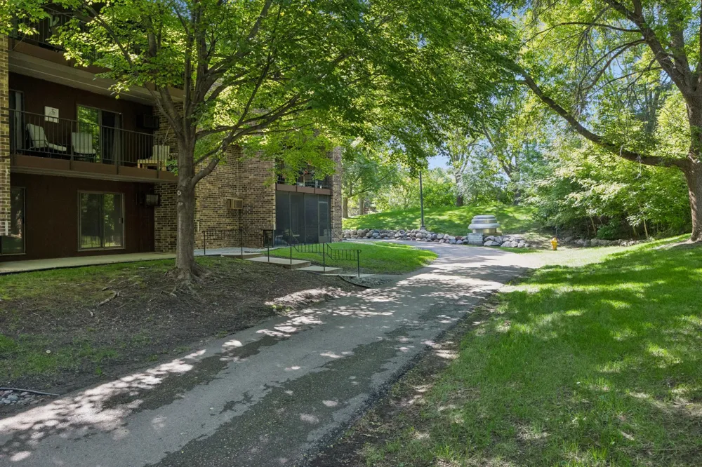 35 Nathan Lane #303 Plymouth, MN 55441